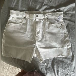 NWT white gap short